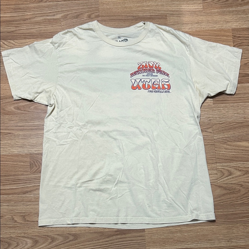 EUC Zion National Park Cream Graphic Tee